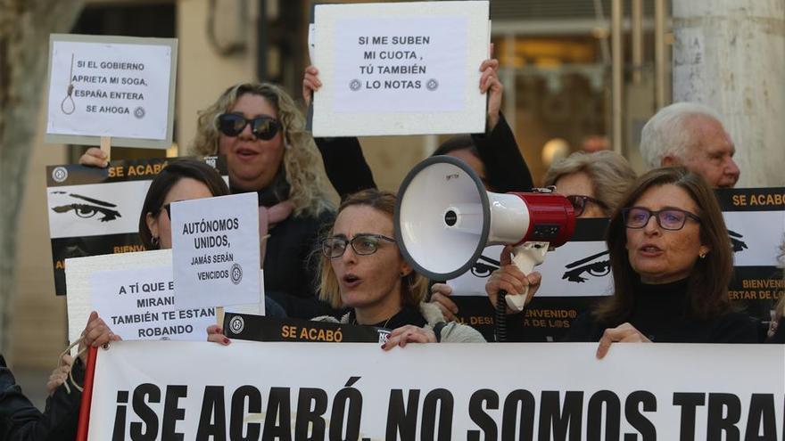 La jornada laboral de un autónomo en Andalucía es de 9,68 horas