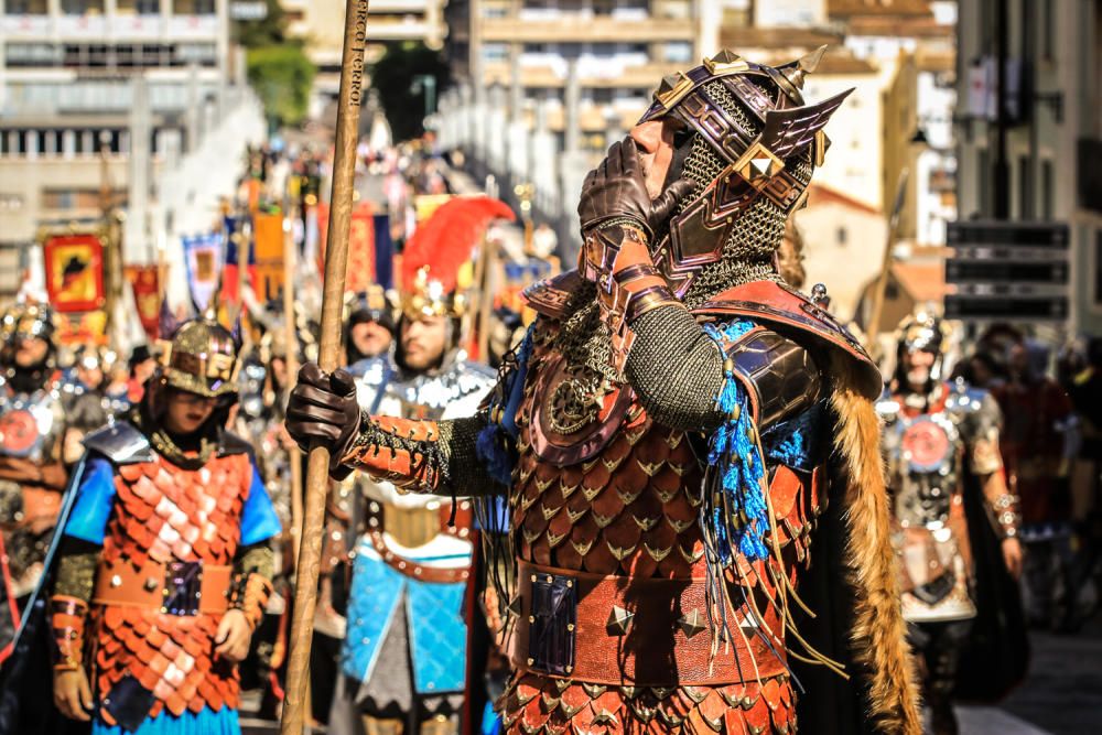 La procesión de la reliquia es uno de los actos que más agradan a los alcoyanos en el día dedicado al patrón San Jorge.