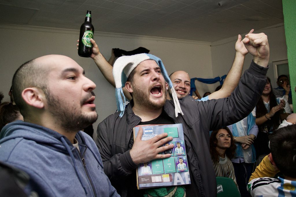 Aficionados argentinos en Murcia: partido, penaltis y celebración