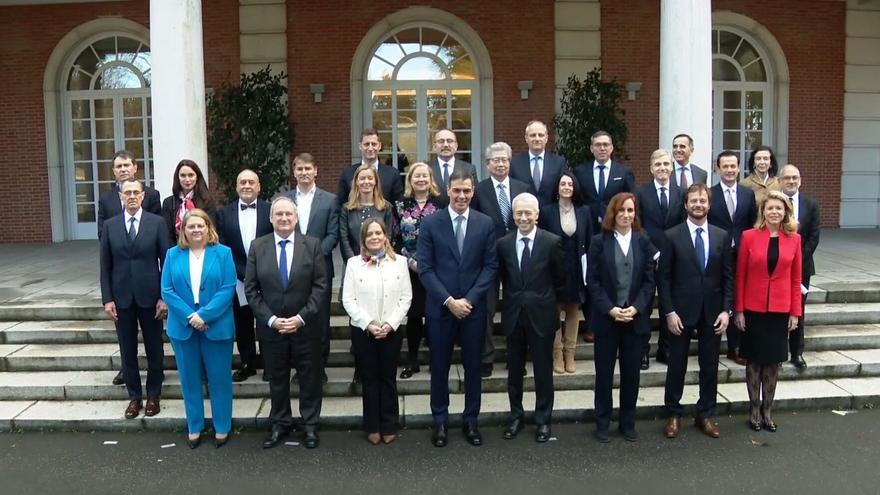 El presidente se reúne con altos directivos de la industria farmacéutica y apuesta por impulsar España como líder de este sector clave