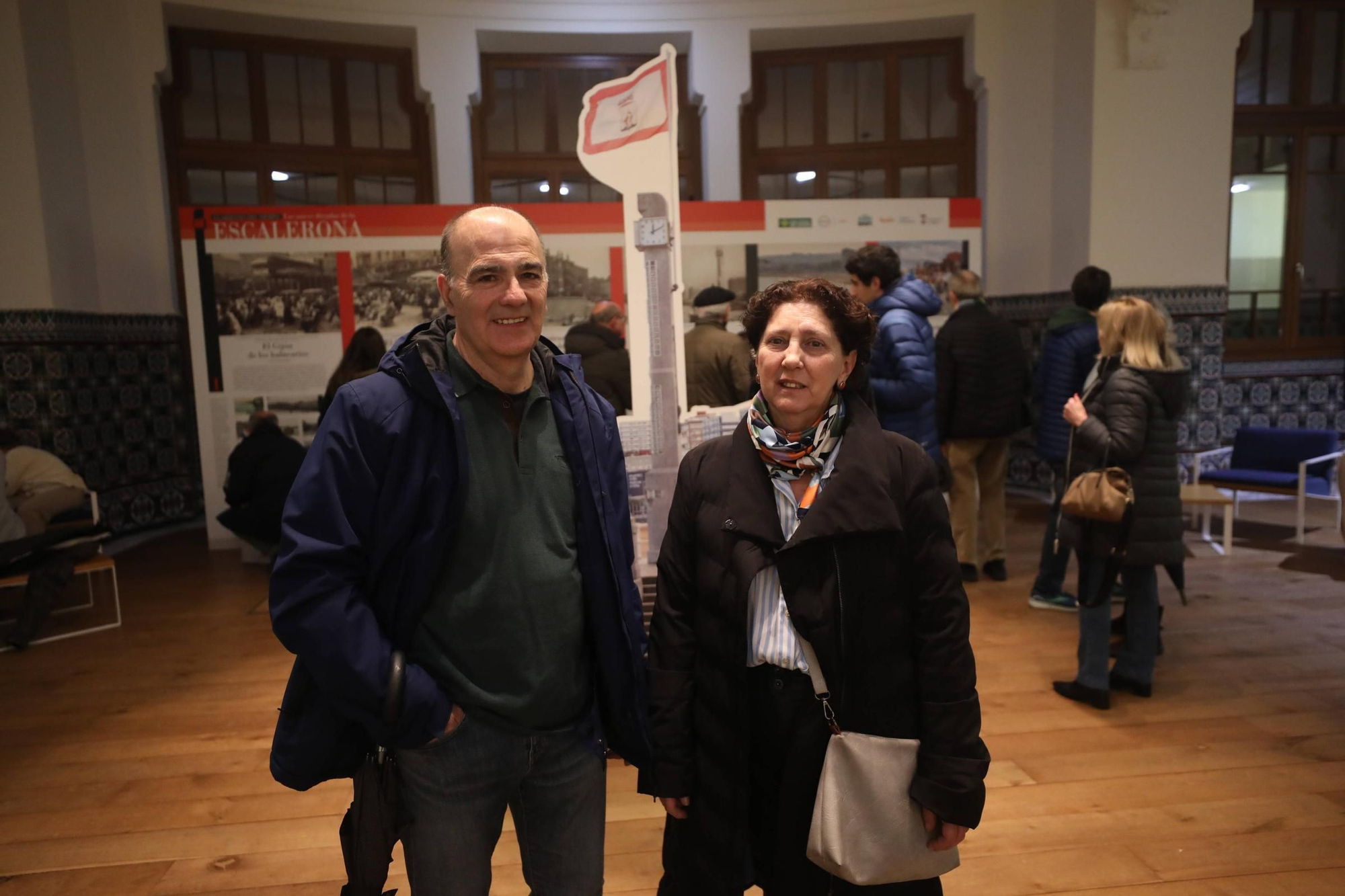 Visitantes en la exposición "Guardianes del tiempo" porganizada por LA NUEVA ESPAÑA