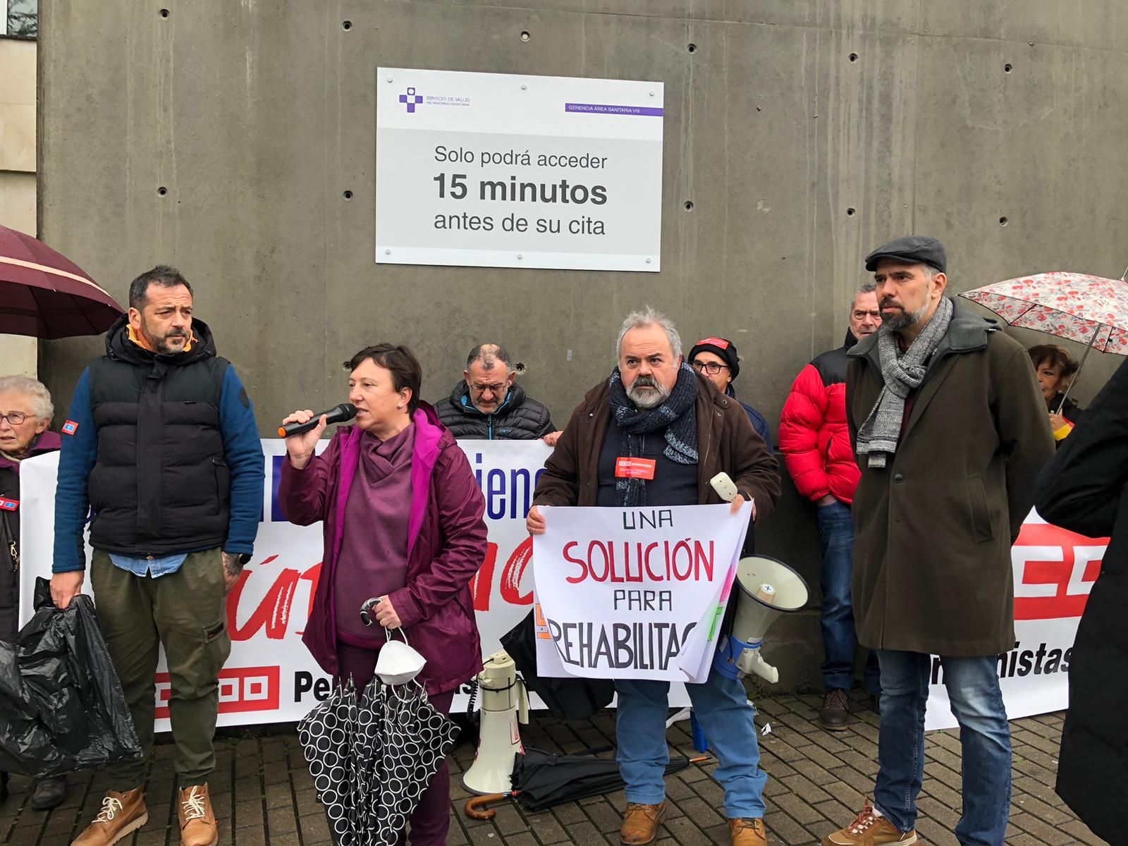 Protesta de los pensionistas en Langreo para pedir mejoras en la sanidad