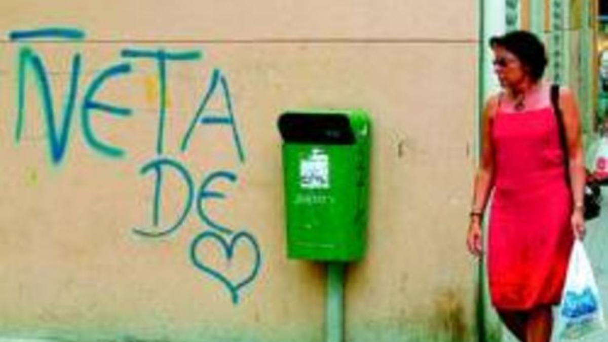 Una pintada de los Ñetas en una pared de la calle de la Aprestadora, en L'Hospitalet de Llobregat.