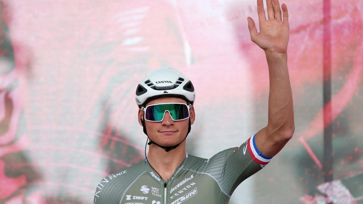 Mathieu Van der Poel, ganador de la primera etapa del Giro de Italia 2022.