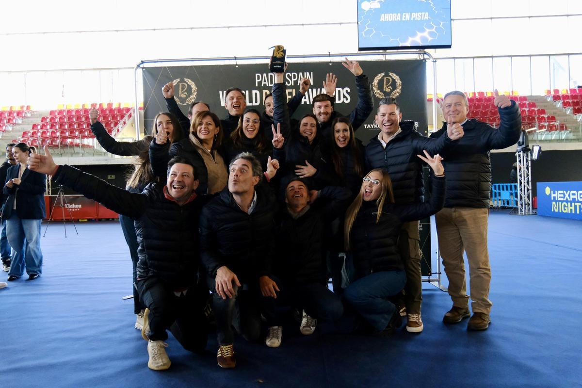 Los miembros de NAC, felices por el premio.
