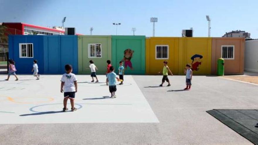 Los ya deficientes barracones del colegio Gasparot, se quedan ahora pequeños.