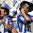 Sinama Pongolle y Antonio Hidalgo, en la celebración del segundo gol del Málaga ante el Tenerife.