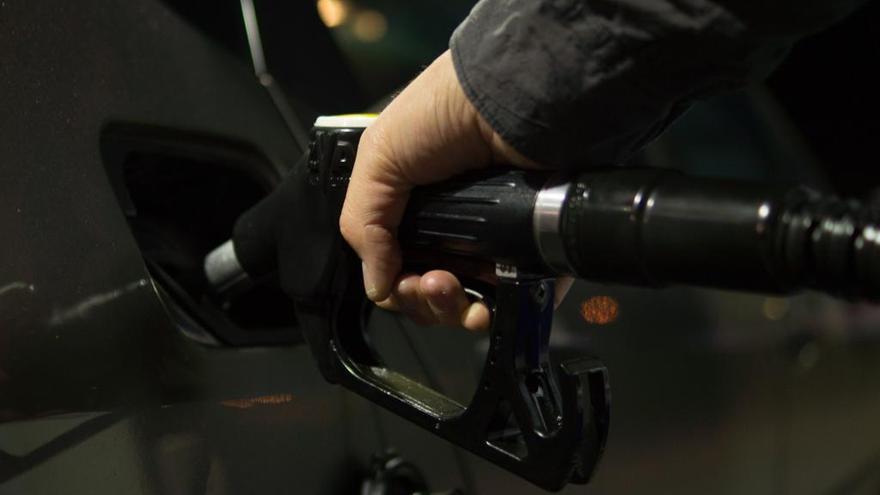 Feijóo insta a los ayuntamientos a agilizar la apertura de gasolineras &#039;low cost&#039;