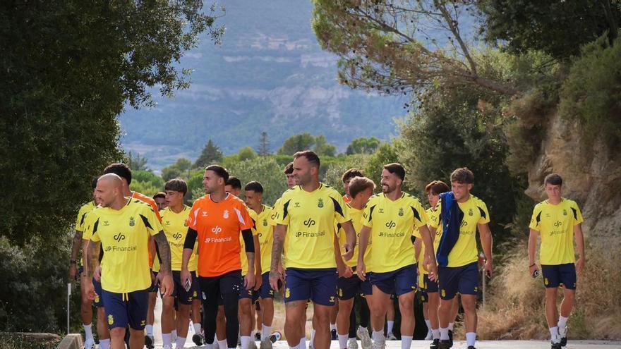 La UD Las Palmas busca el maillot de líder del Tour de plata ante un Girona en llamas