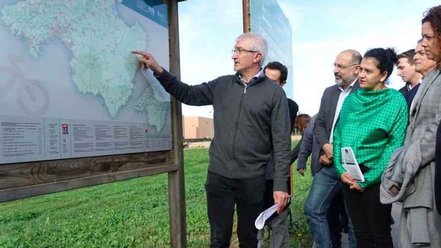 Vertreter des Inselrats und des Rathauses Calvià bei der Präsentation am Mittwoch (29.1.).