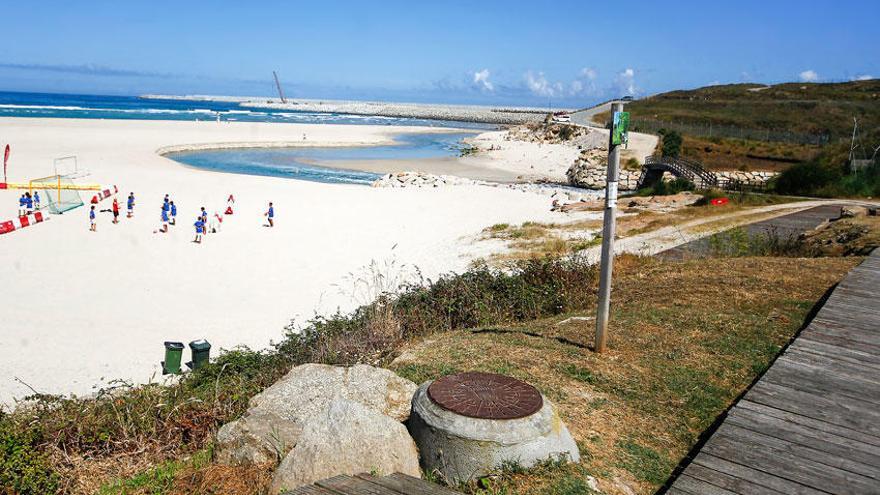 Playa de Sabón, en Arteixo, uno de los arenales distinguidos con bandera azul en 2015.