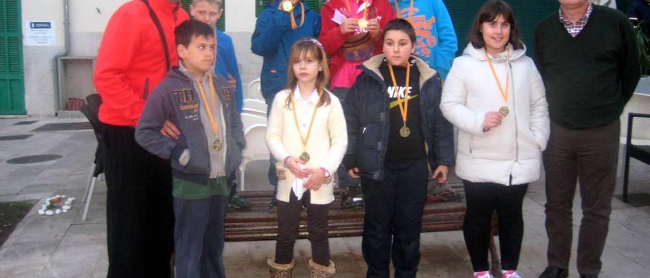 Los premiados en el campeonato escolar, que se celebró en formato de liga.