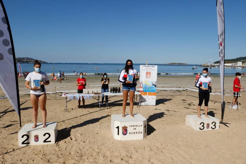 400 nadadores desafían a las aguas de Praia América. // Alba Villar