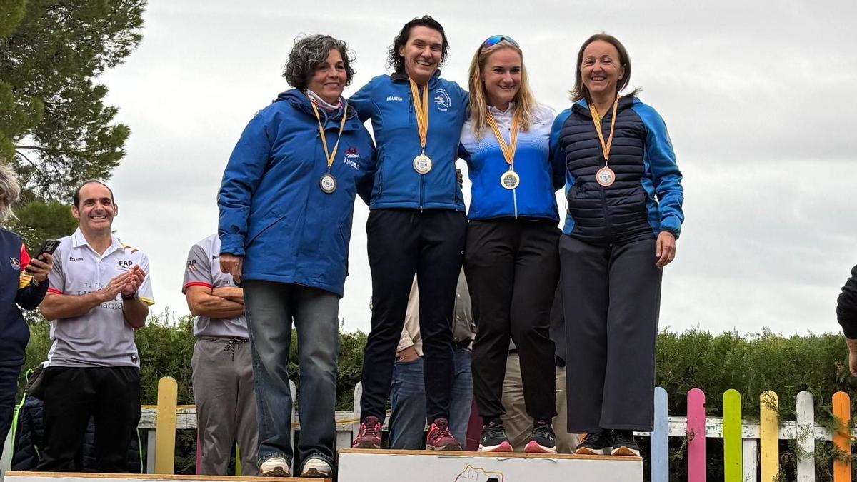 María Ángeles Pérez (Antella) y Arancha Cester (Cullera) comparten podio.