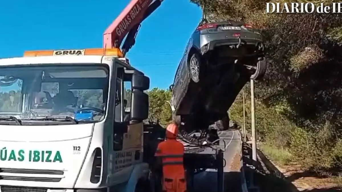 Dos accidentes en la misma mañana en el cruce de Los Cazadores de Ibiza