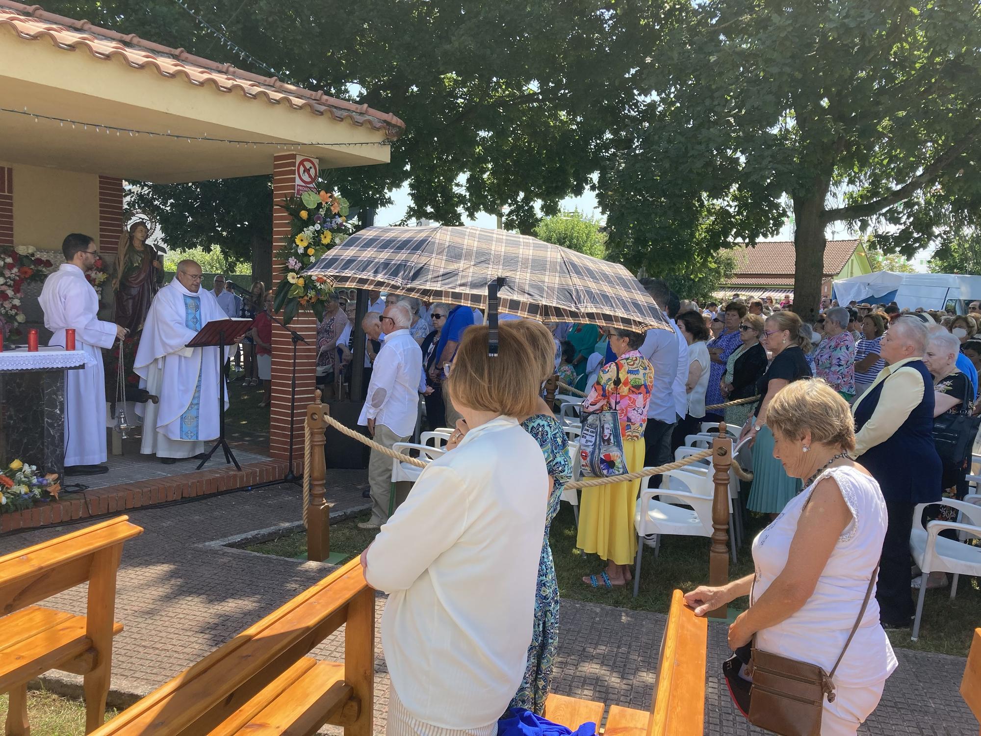 El Carbayu celebra su misa y su tradicional procesión que concluye con sorpresa: se presenta el nuevo himno en honor de Nuestra Señora del Buen Suceso