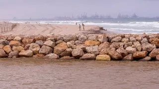 Els veïns del Saler reclamen que l’obertura de comportes de l’albufera respecte els banyistes