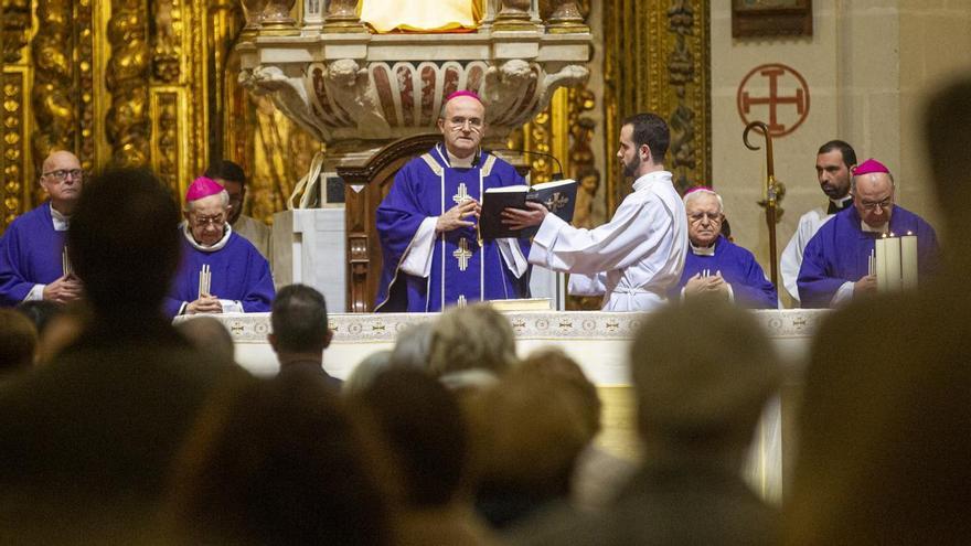 El obispo de Orihuela-Alicante pide retirar el apoyo al PP de Feijóo por su &quot;traición&quot; en la ley del aborto