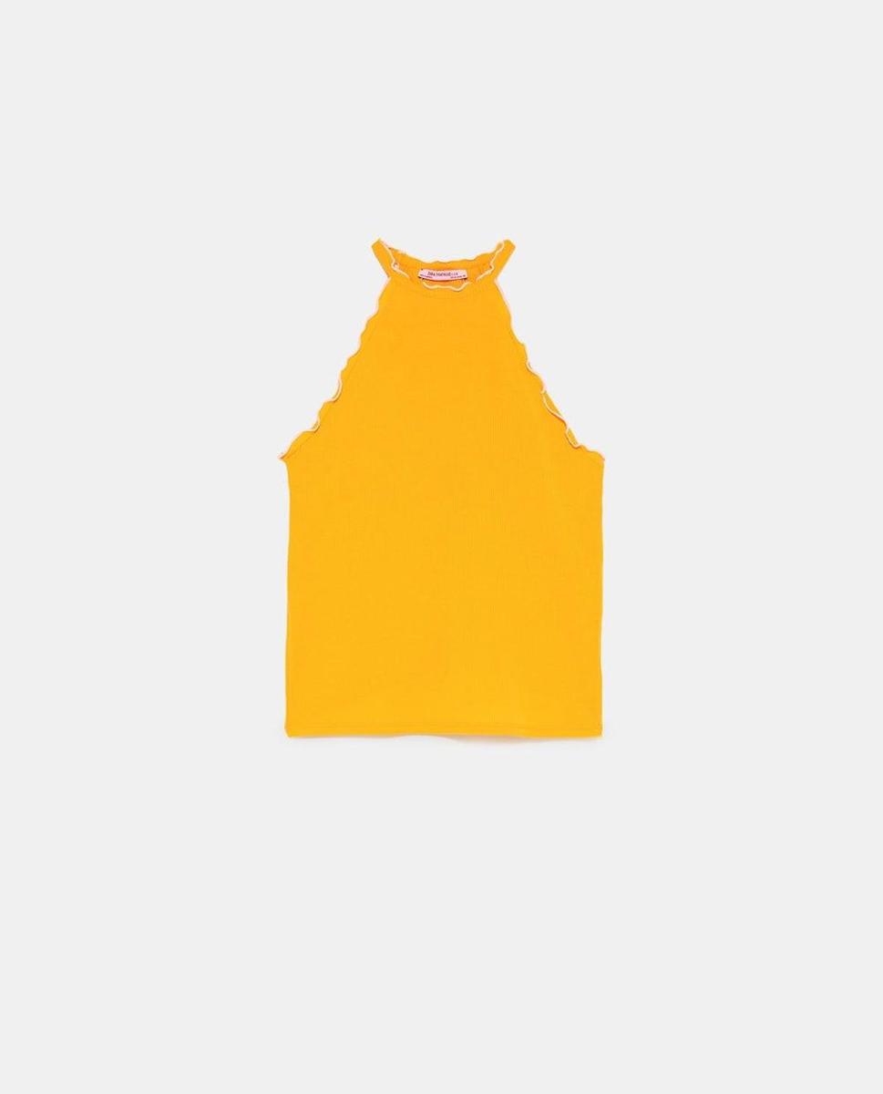 Top halter en amarillo de Zara. (Precio: 5,95 euros)