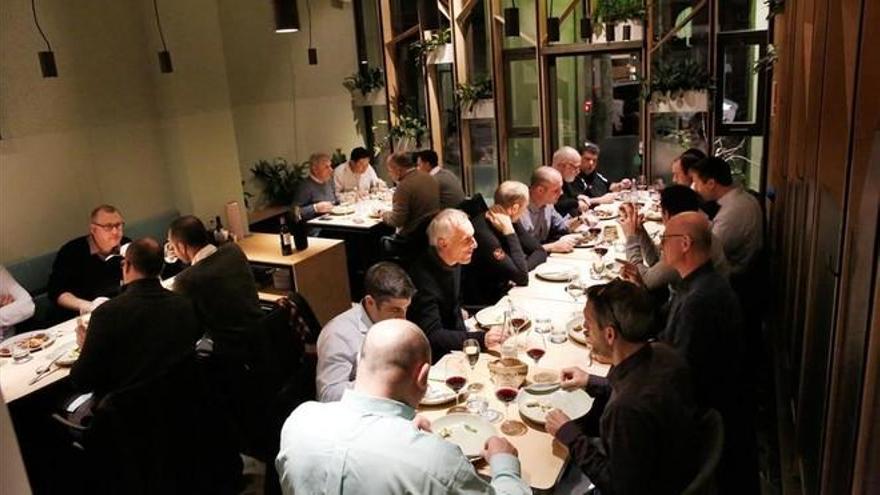 Cómo sobrevivir a la cena de empresa: Cuatro consejos