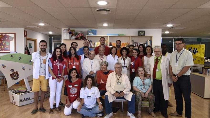 Unos 160 voluntarios ayudan a los niños ingresados del Reina Sofía