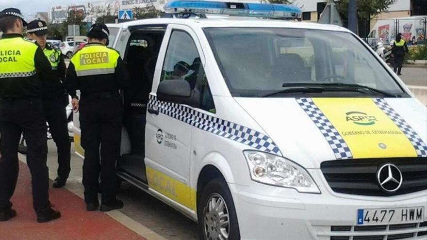 La pericia al volante de un policía local de Almendralejo evita un accidente