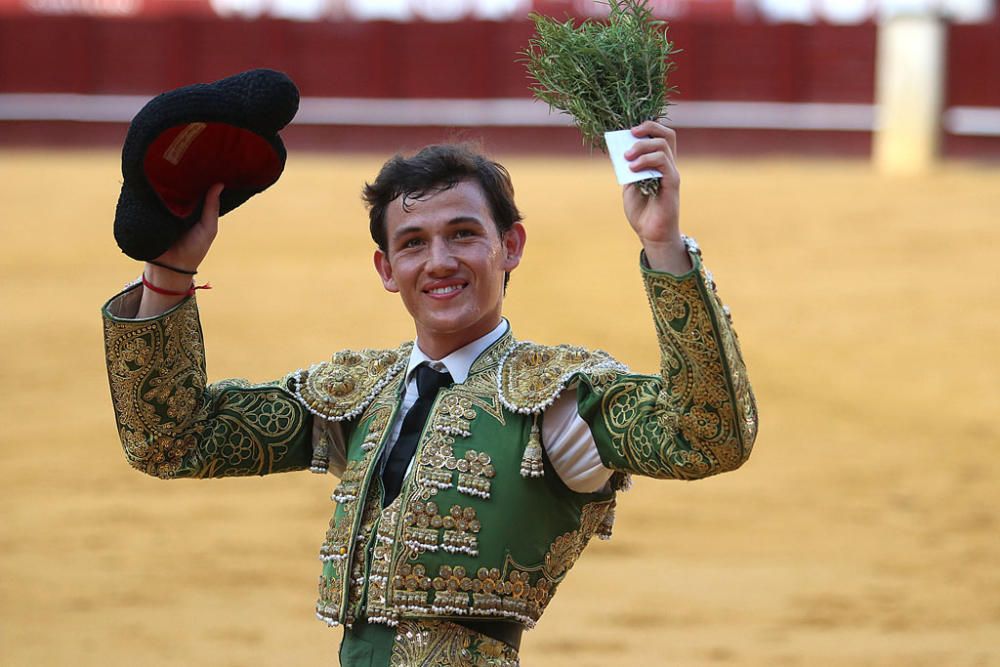 Más de siete mil personas presencian una final del Certamen de Escuelas Taurinas de buen nivel en la que el triunfador fue Miguel Aguilar y en la que también destacó el almeriense Jorge Martínez