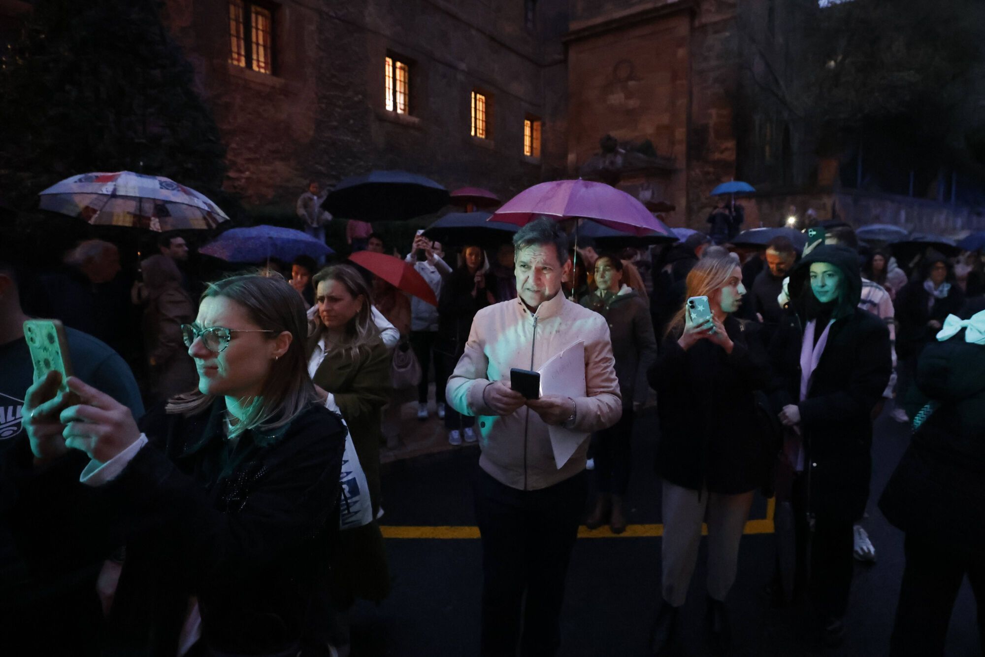 Iglesia de La Tenderina. Sale la procesión del Prendimiento