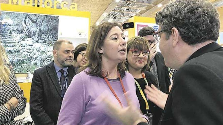 La presidenta del Govern, Francina Armengol, junto al ministro de Turismo, Álvaro Nadal.