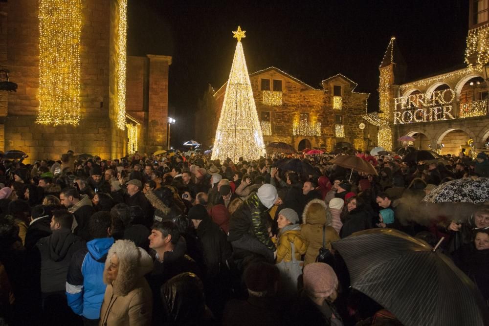 Encendido de las luces en Puebla de Sanabria.