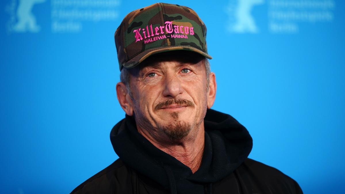 Berlin (Germany), 18/02/2023.- US director Sean Penn poses at the photocall for the movie 'Superpower' during the 73rd Berlin International Film Festival 'Berlinale' in Berlin, Germany, 18 February 2023. The in-person event runs from 16 to 26 February 2023. (Cine, Alemania) EFE/EPA/CLEMENS BILAN