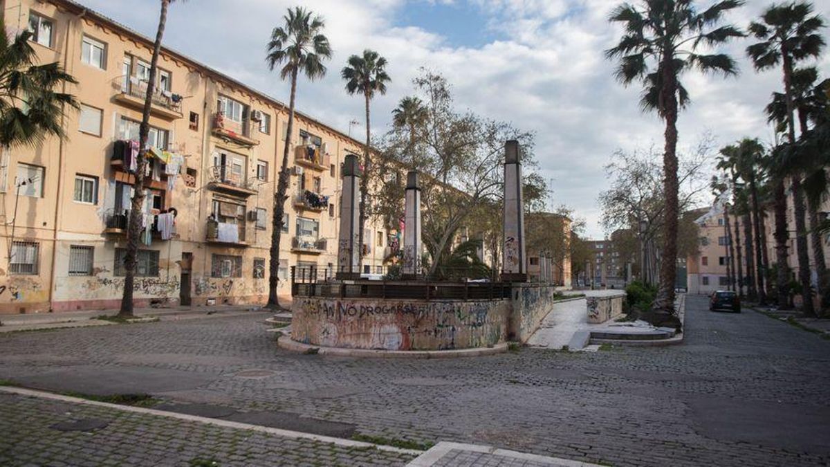 Las casitas rosas y la plaza resultado del derribo de los años 90