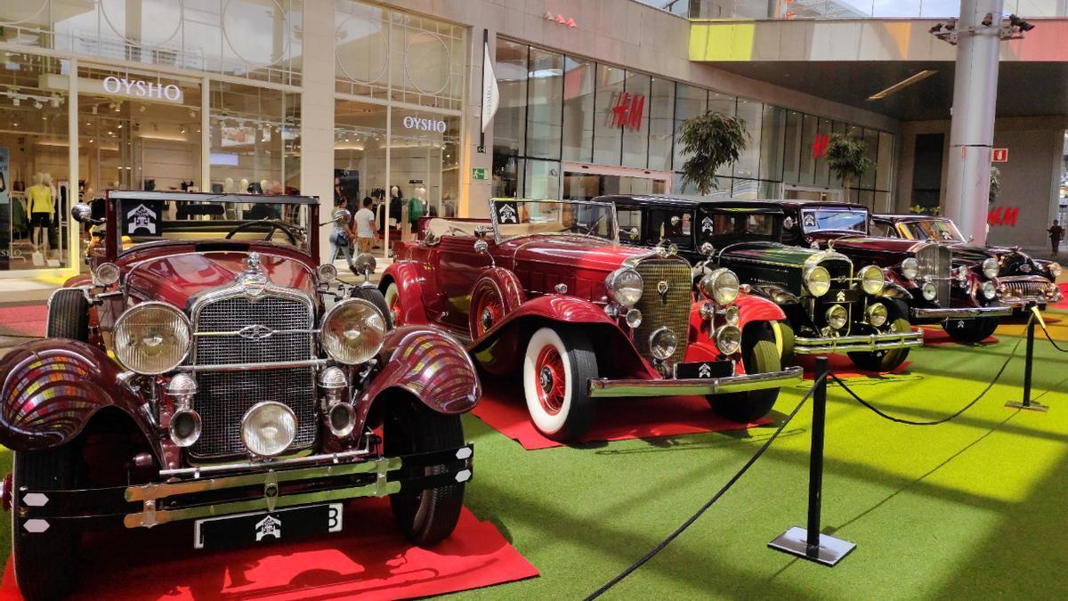Exposición de coches clásicos en los Alisios.