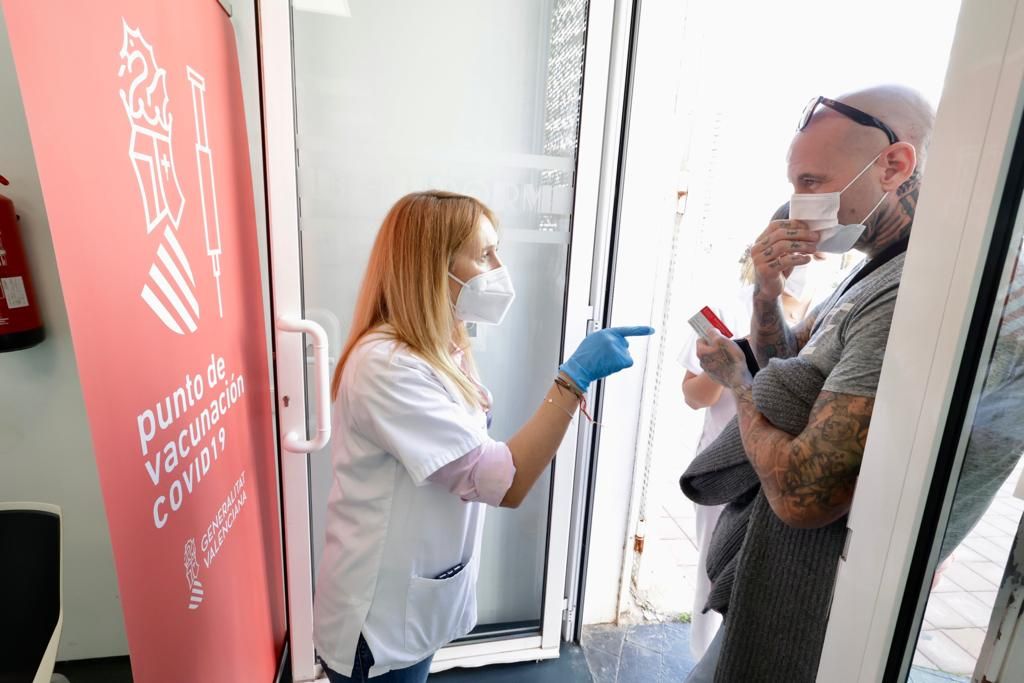 Punto de vacunación para los turistas en la zona inglesa de Benidorm