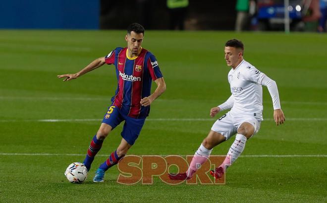 Sergio Busquets en el partido de LaLiga entre el FC Barcelona y el Huesca disputado en el Camp Nou.