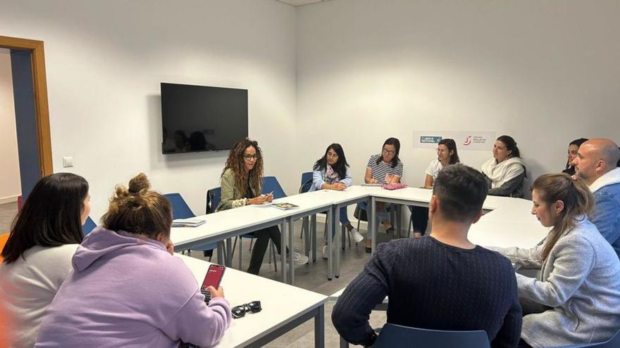 Imagen de la reunión entre el Cabildo y los profesionales de la educación. | | LP/DLP