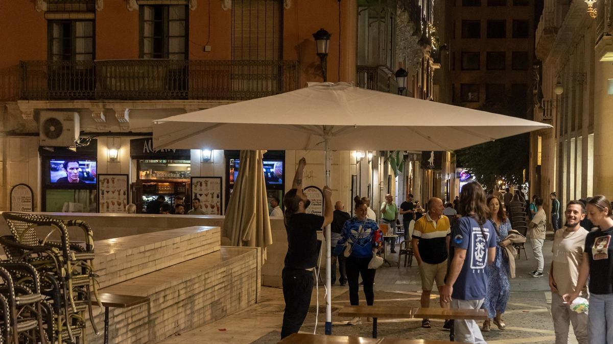Alicante impone la ZAS: el Casco Antiguo vive su primera noche de cierre anticipado