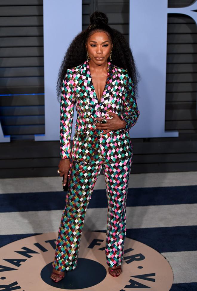 Angela Bassett de Teresa Helbig en la fiesta tras los Premios Oscar