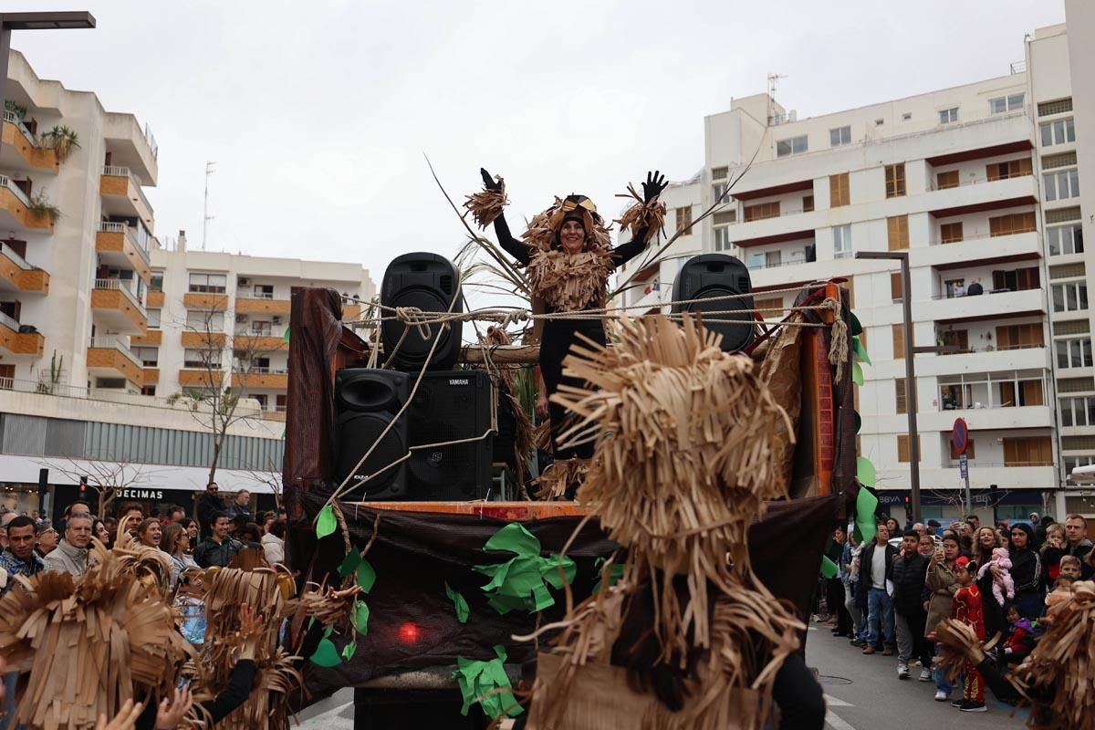 Búscate en las imágenes de la rúa de Carnaval de Ibiza