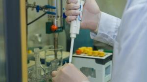 Un análisis de sangre con inteligencia artificial abre la puerta al diagnóstico precoz de la lepra