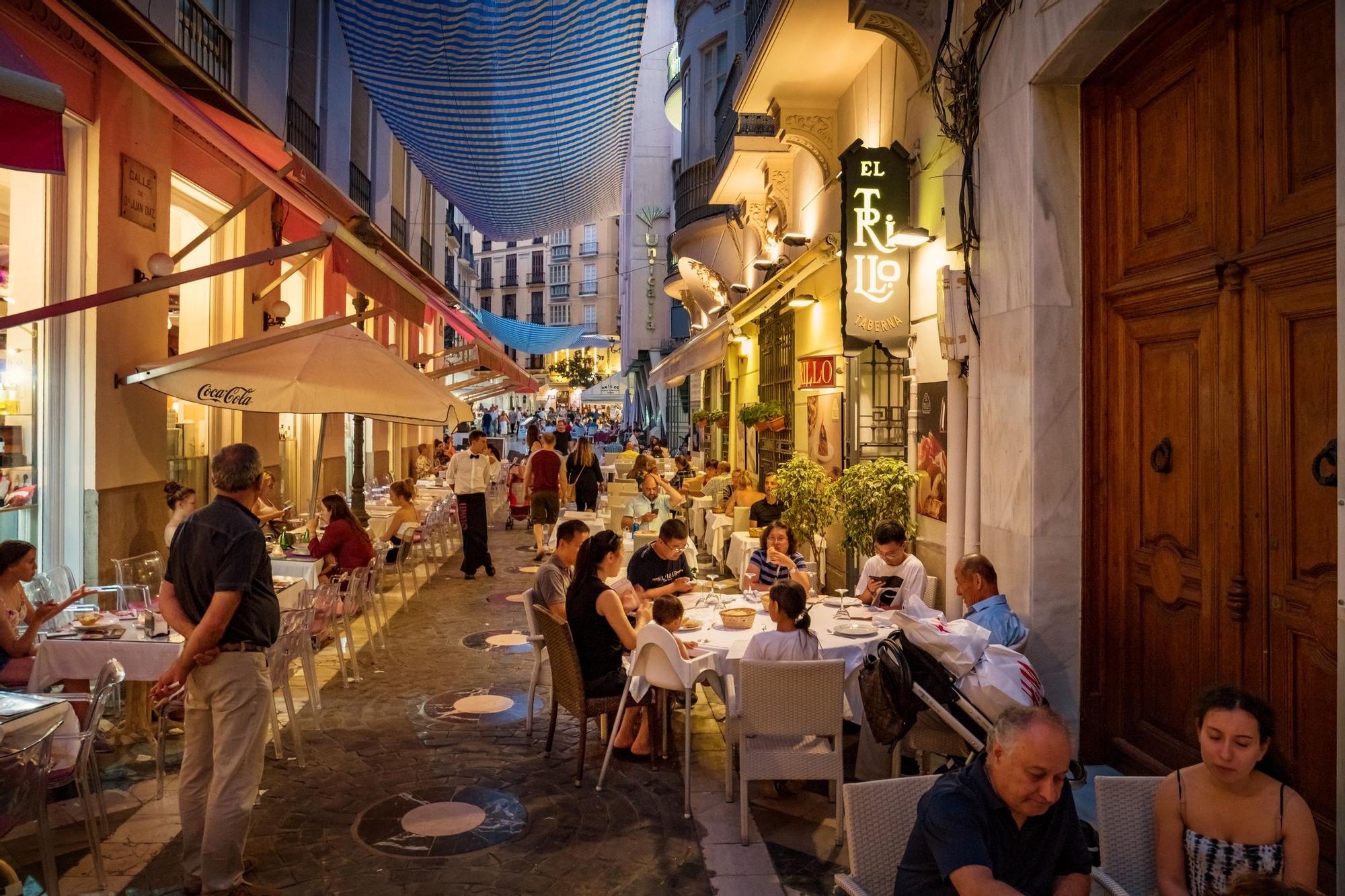 Cenando en las calles de Málaga