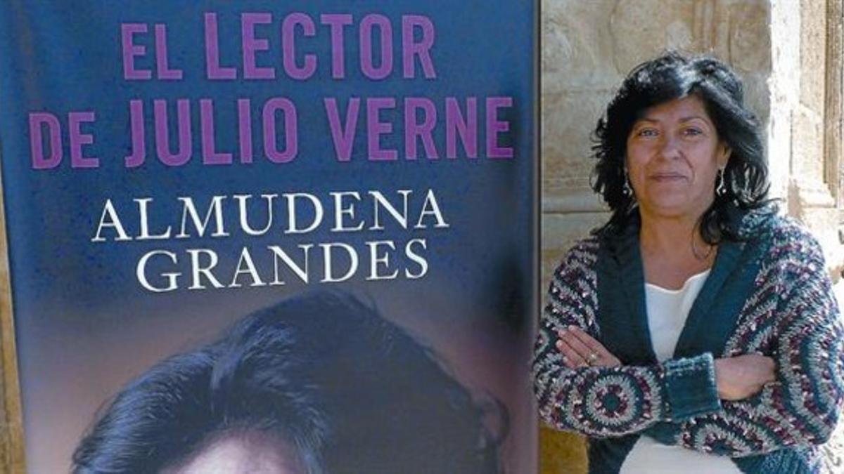 Almudena Grandes, ayer en Jaén, donde presentó su nueva novela, 'El lector de Julio Verne'.