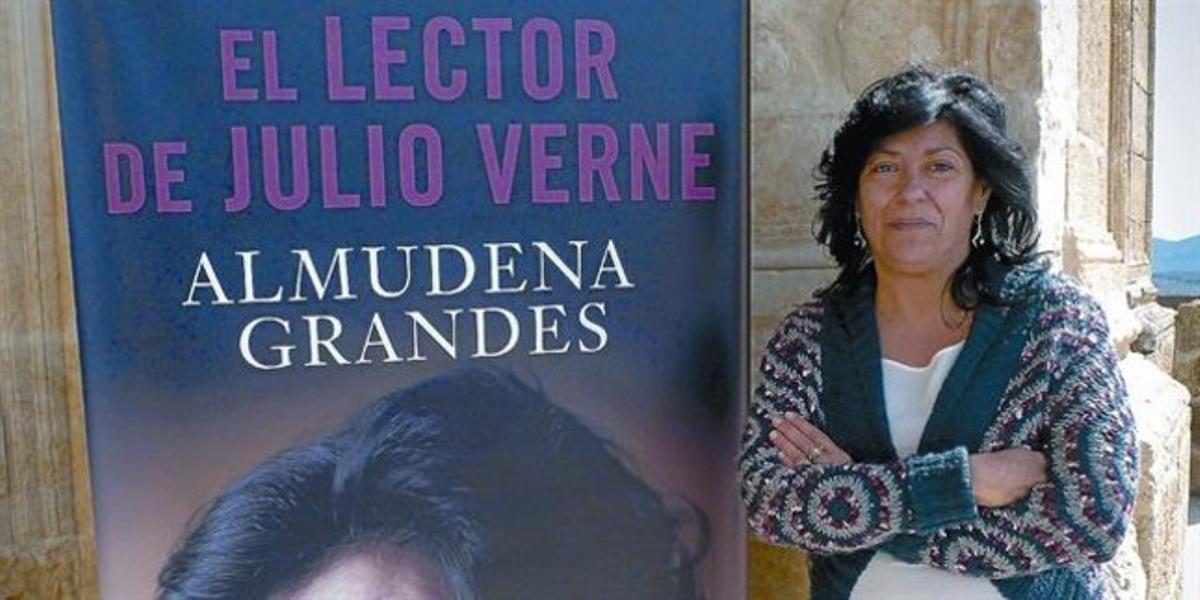 Almudena Grandes, ahir a Jaén, on va presentar la seva nova novel·la ’El lector de Jules Verne’.