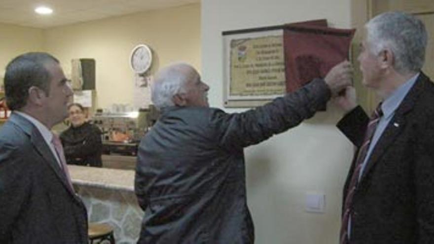 Inauguran la guardería y el hogar del pensionista en Casas del Monte