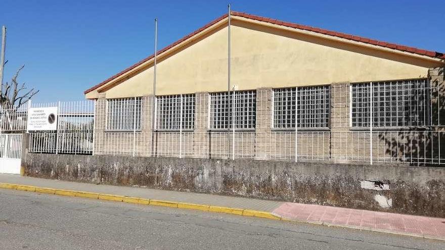 Vista del antiguo colegio Víctor Velasco, donde se habilitará el centro de mayores.