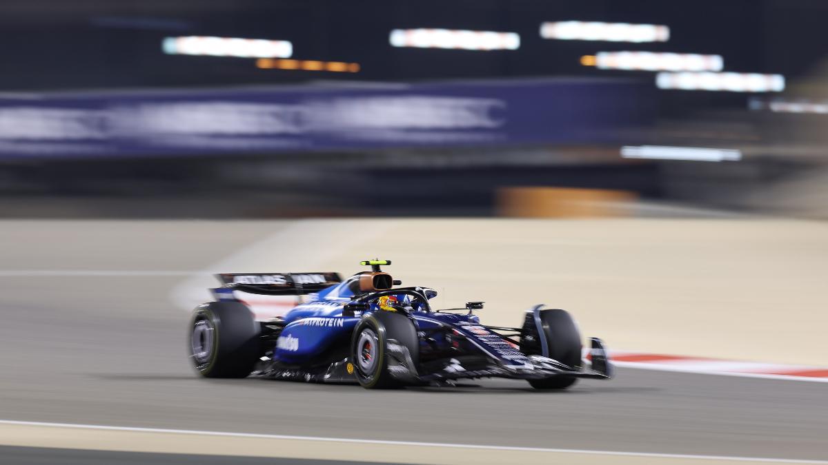 Carlos Sainz, en acción con el Williams en el circuito de Sakhir