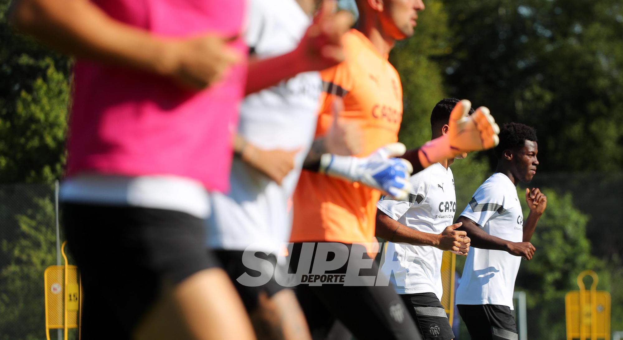 Entrenamiento vespertino del Valencia cf