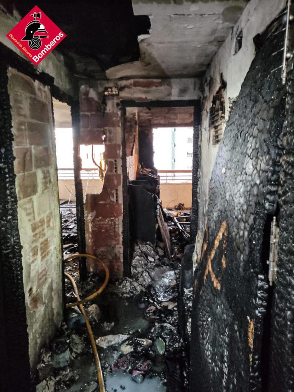 Una imagen del interior del edificio donde comenzó el incendio.