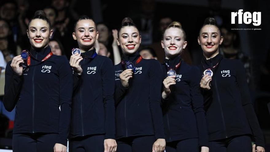 El quinteto español, con la medalla de bronce: Salma Solaun, Inés Bergua, Mireia Martínez, Patricia Pérez y Ana Arnau.