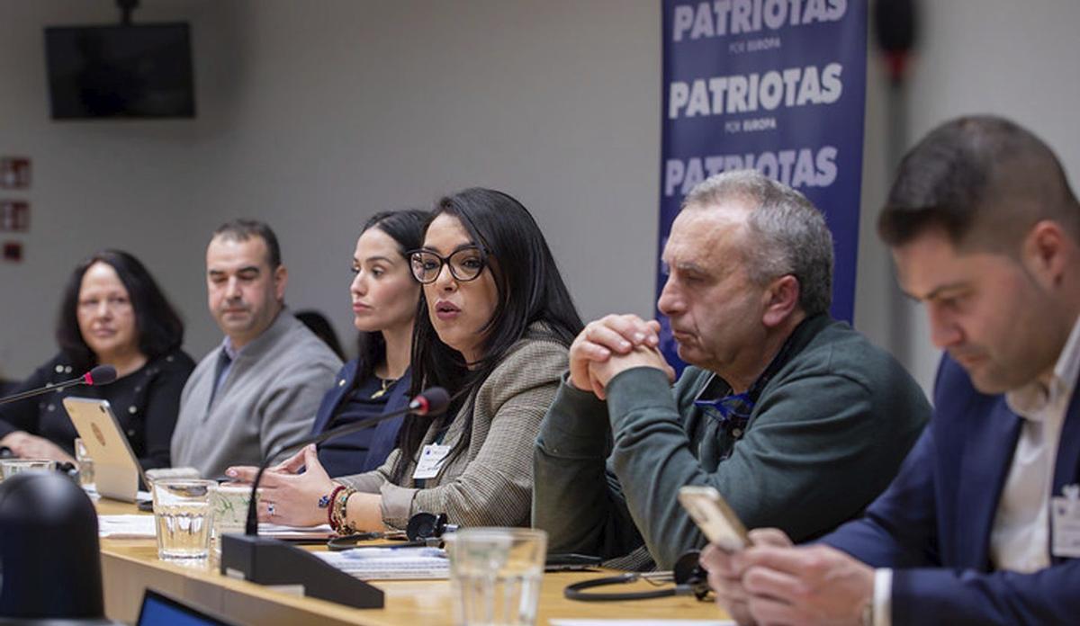Por la izquierda, Geli González, David Pérez, Mireia Borrás, Carolina López, Juan Carlos González  y Borja Fernández, en la mesa redonda, en Bruselas. | VOX